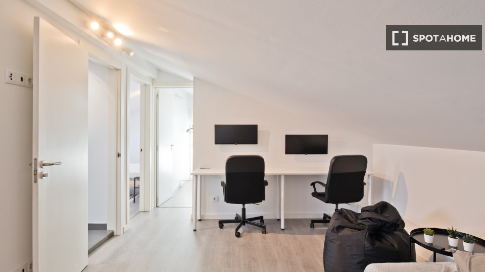 Apartment Lisbon, 2 beds, 45m² — photo 10