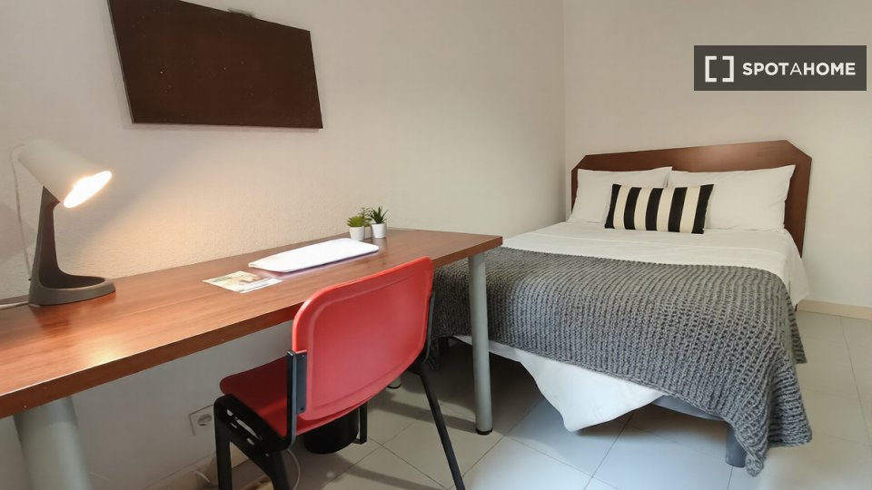 Double room Madrid, 4 beds — photo 25