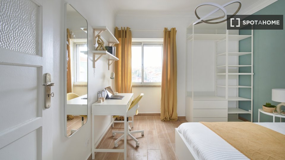 Double room Lisbon, 4 beds — photo 10