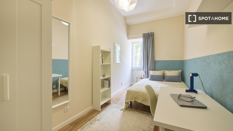 Double room Lisbon, 12 beds — photo 24
