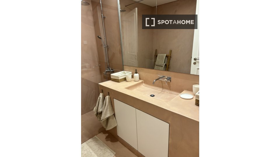Apartment Lisbon, 1 bed, 80m² — photo 17