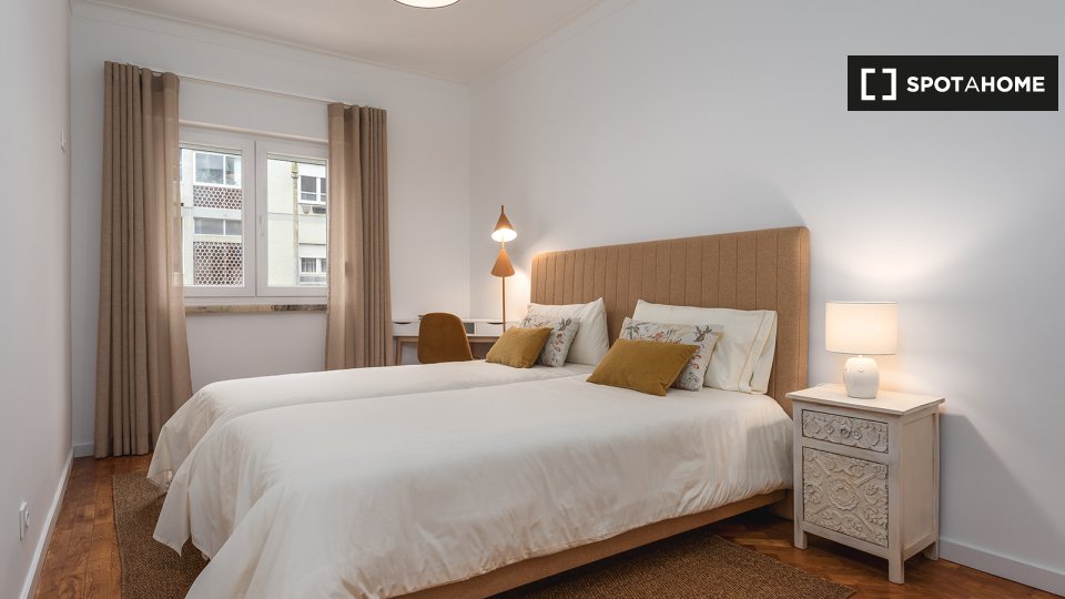 Apartment Lisbon, 2 beds, 75m² — photo 17