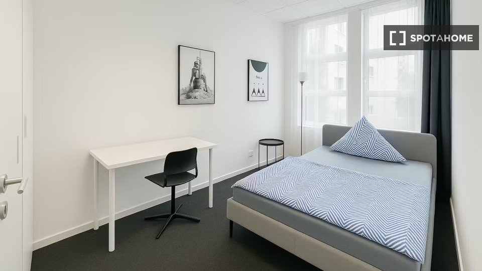 Double room Munich, 2 beds — photo 10