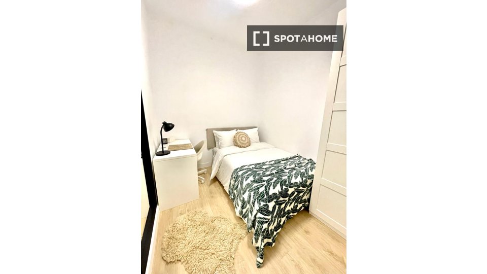 Double room Madrid, 9 beds — photo 11