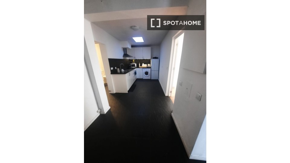 Double room Lisbon, 5 beds — photo 17