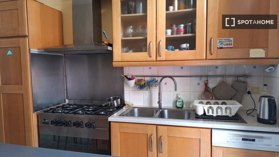 Double room Brussels, 2 beds — photo 11