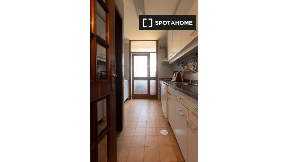 Apartment Porto, 3 beds, 100m² — photo 23