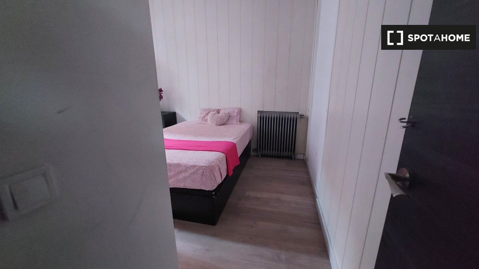 Double room Madrid, 8 beds, 170m² — photo 10