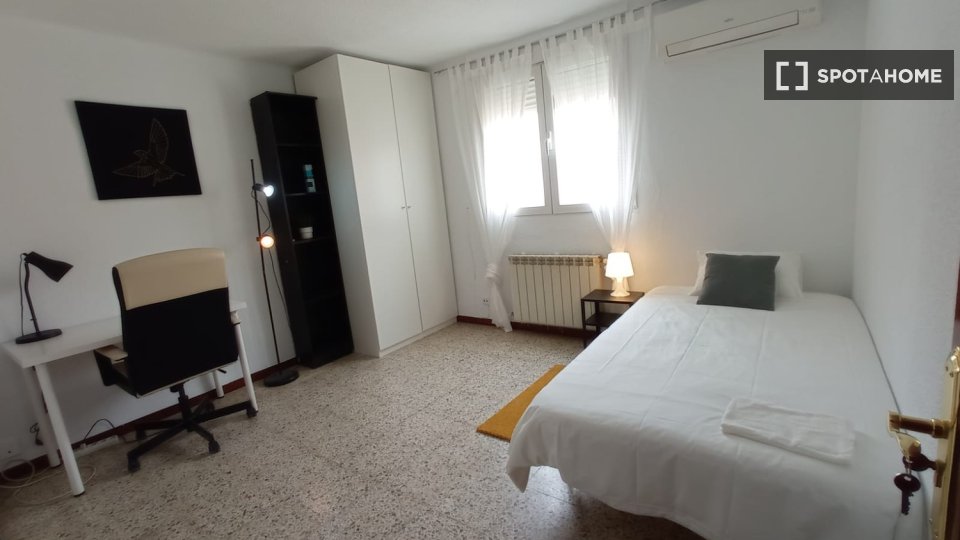 Double room Madrid, 5 beds — photo 17