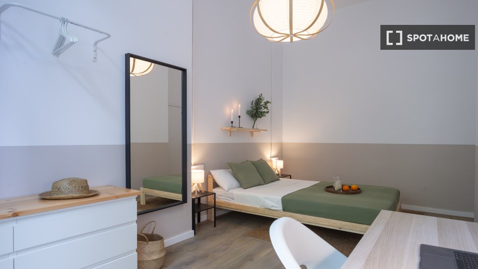 Double room Barcelona, 8 beds, 239m² — photo 13