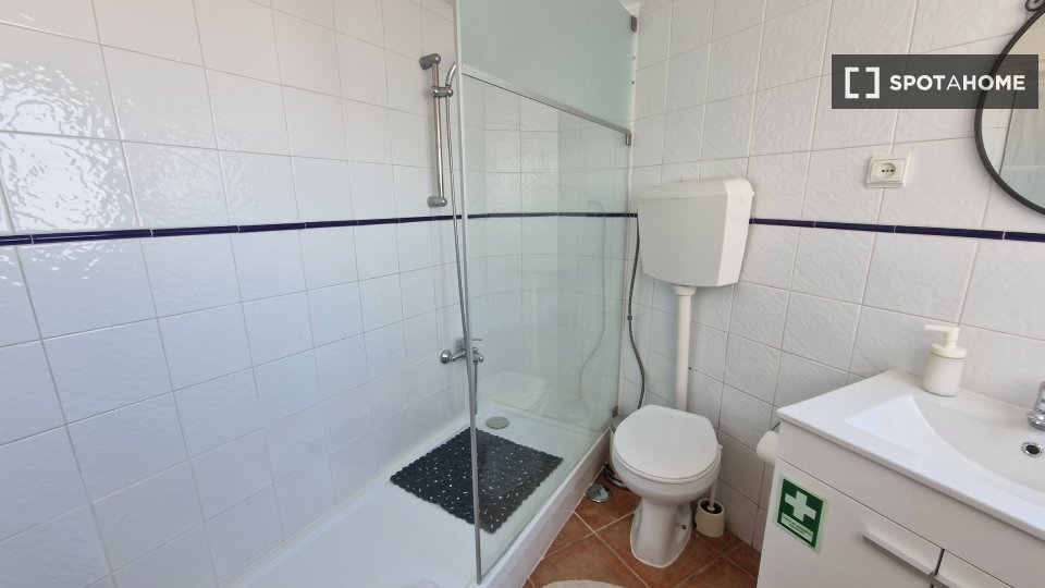 Apartment Lisbon, 2 beds, 50m² — photo 22