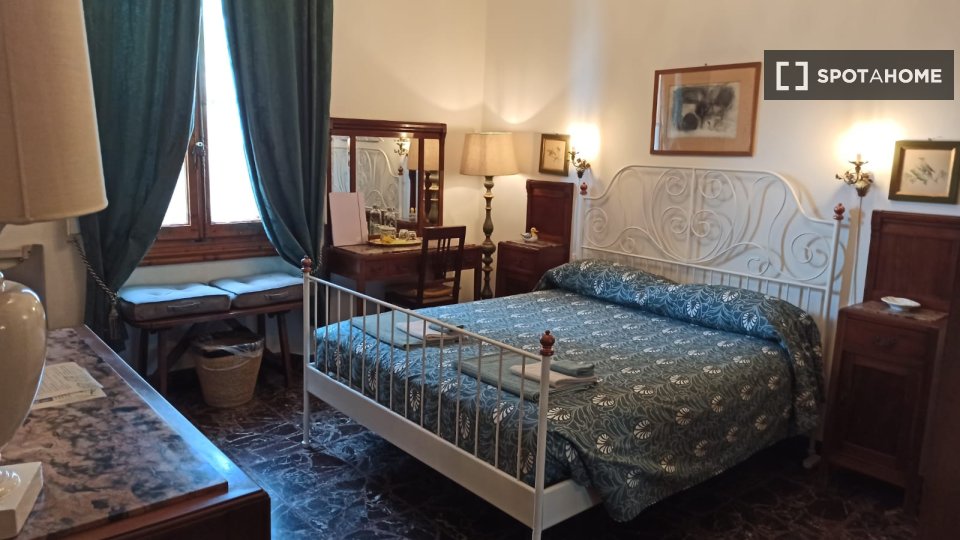 Double room Florence, 3 beds, 160m² — photo 20