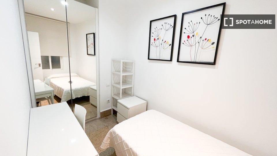 Double room Madrid, 4 beds, 60m² — photo 1