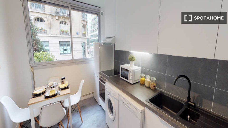 Double room Paris, 3 beds, 70m² — photo 10