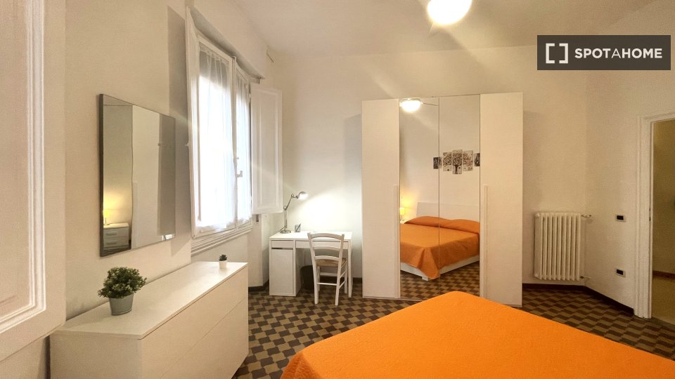 Double room Florence, 4 beds, 90m² — photo 11