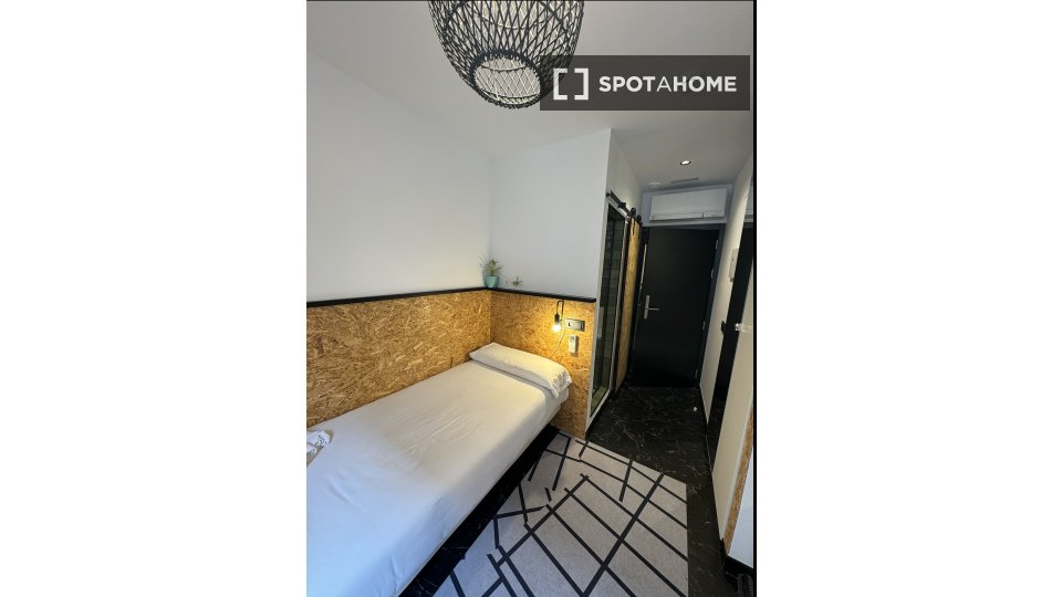 Habitación en piso compartido en madrid.