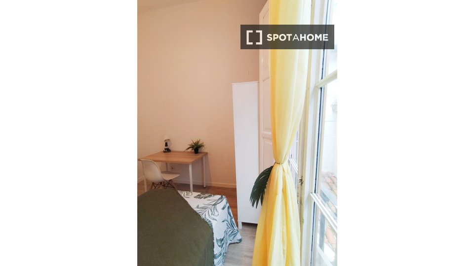 Double room Madrid, 5 beds, 100m² — photo 13