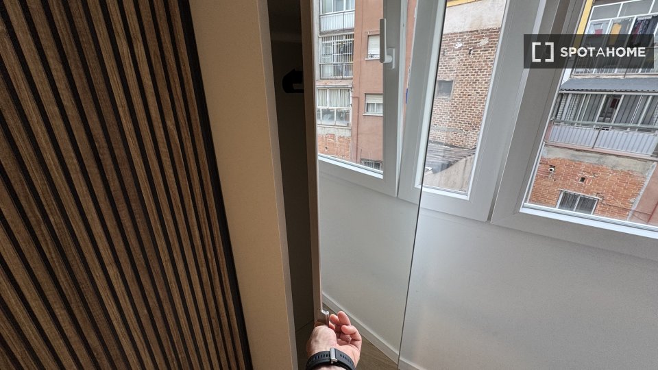 Double room Madrid, 4 beds, 65m² — photo 10