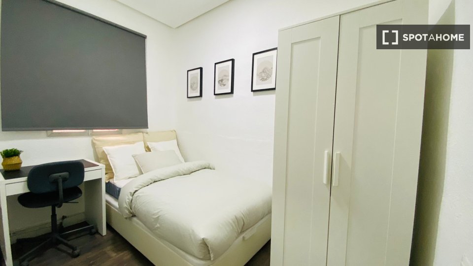 Double room Madrid, 4 beds — photo 16