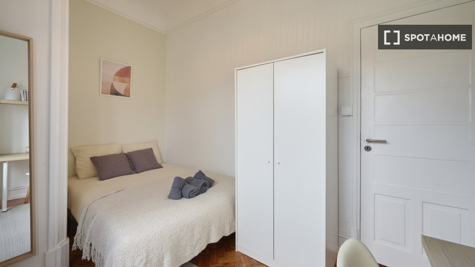 Double room Lisbon, 10 beds — photo 39