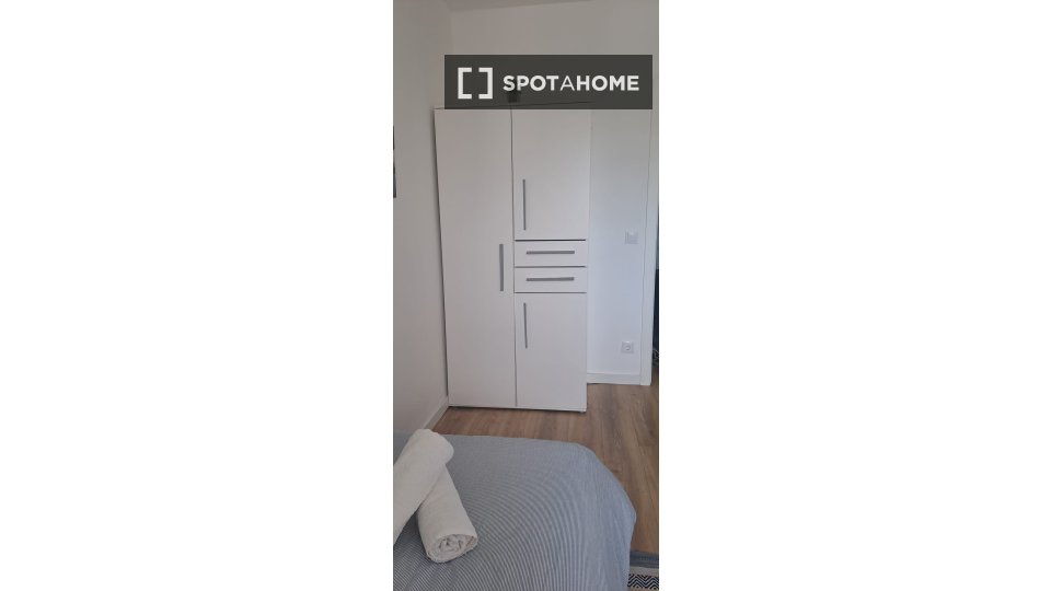 Double room Lisbon, 5 beds — photo 37