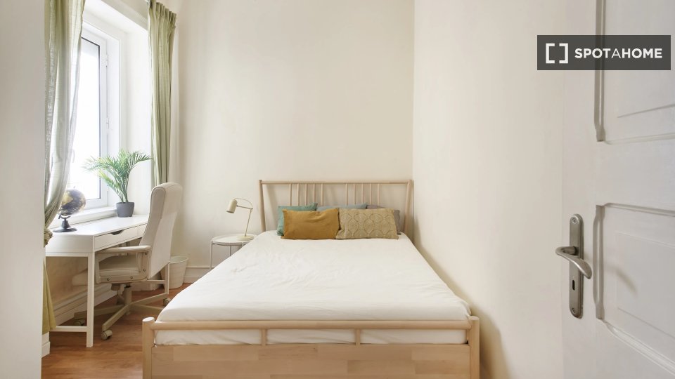 Double room Lisbon, 6 beds — photo 10