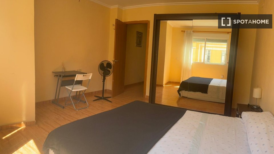 Double room Valencia, 5 beds, 100m² — photo 36