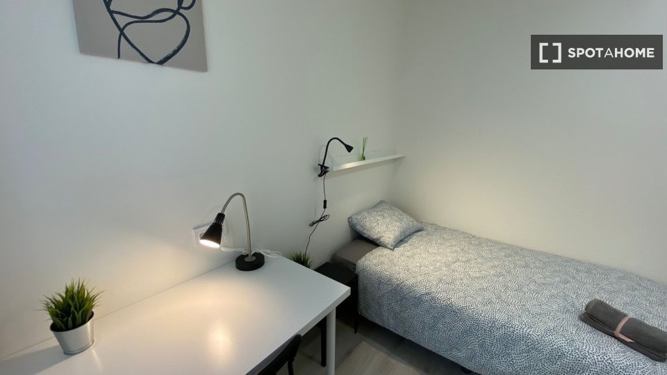 Double room Madrid, 4 beds — photo 18