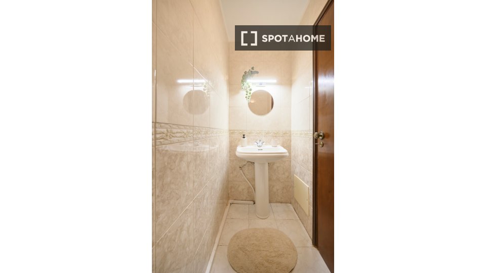 Double room Lisbon, 5 beds — photo 9
