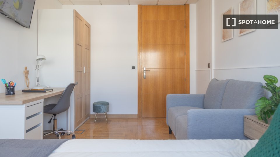 Double room Madrid, 5 beds — photo 4