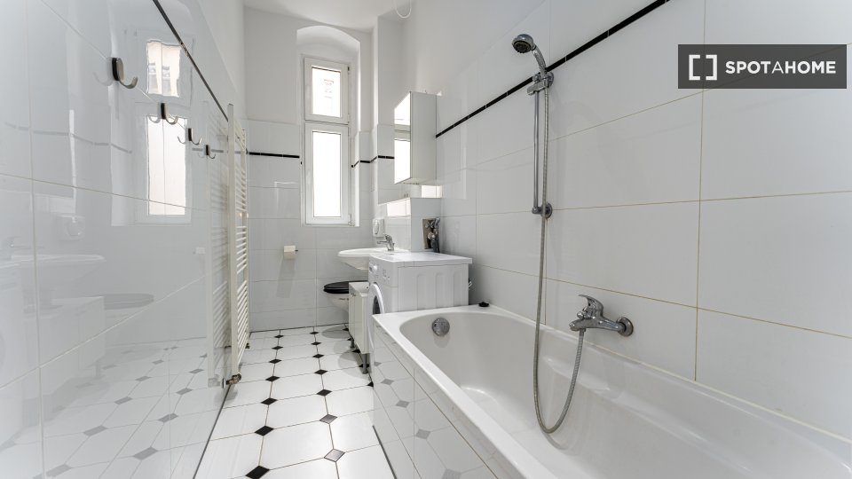 Double room Berlin, 6 beds, 108m² — photo 4