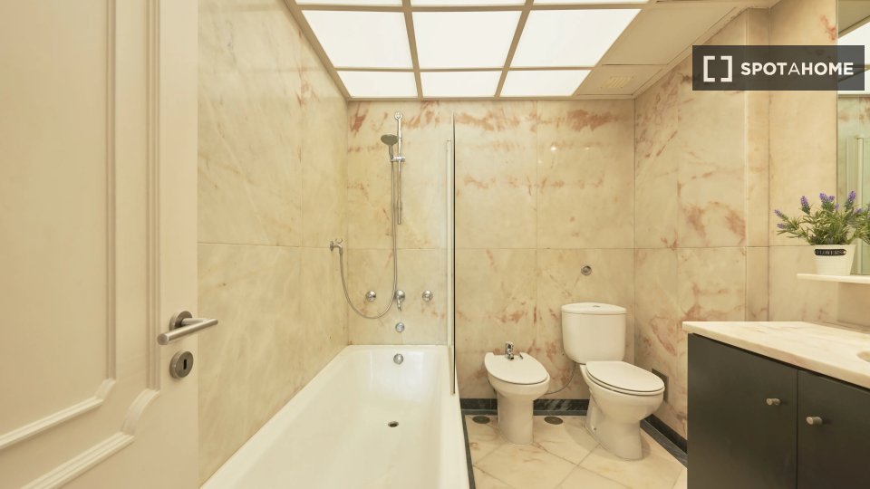 Double room Lisbon, 9 beds — photo 3