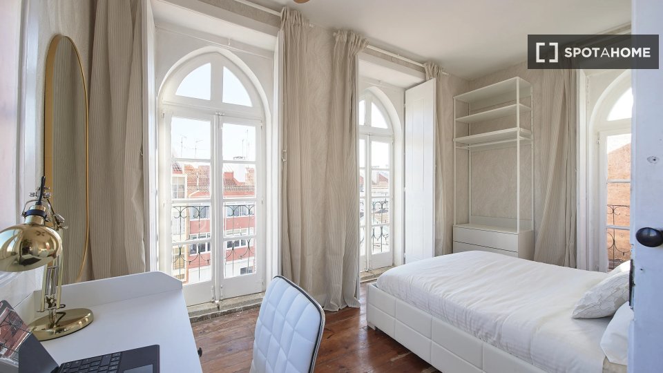 Double room Lisbon, 13 beds — photo 1