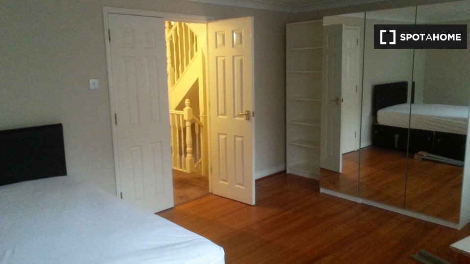 Double room London, 5 beds — photo 1