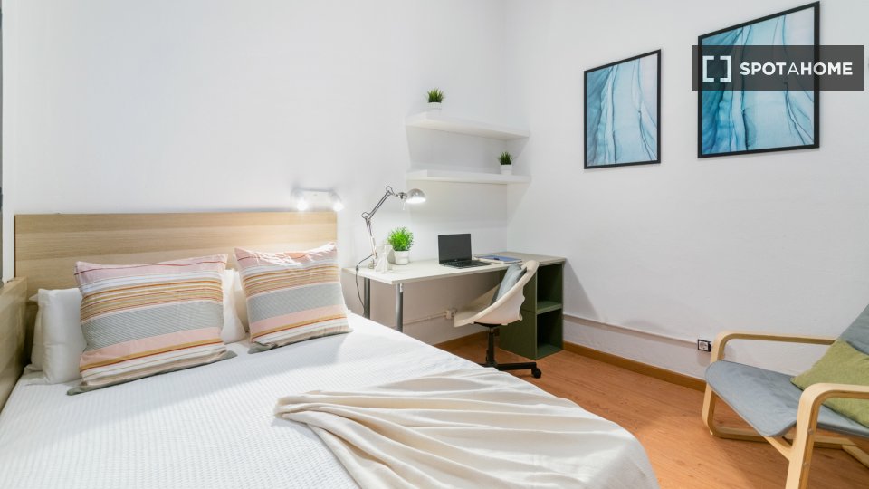 Double room Barcelona, 9 beds, 285m² — photo 2