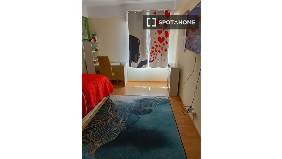 Double room Lisbon, 4 beds, 80m² — photo 11