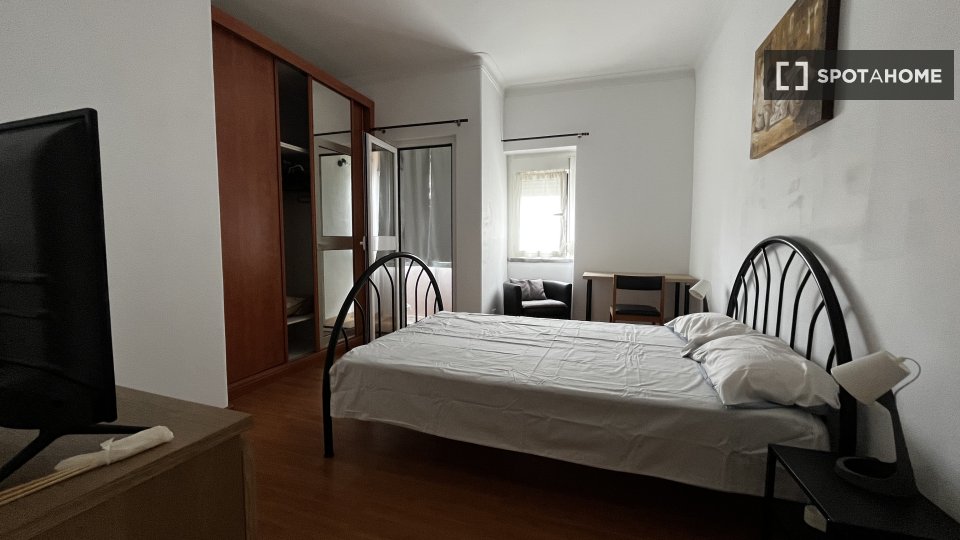 Double room Lisbon, 2 beds, 20m² — photo 7