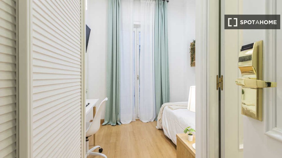 Double room Madrid, 41 beds — photo 64