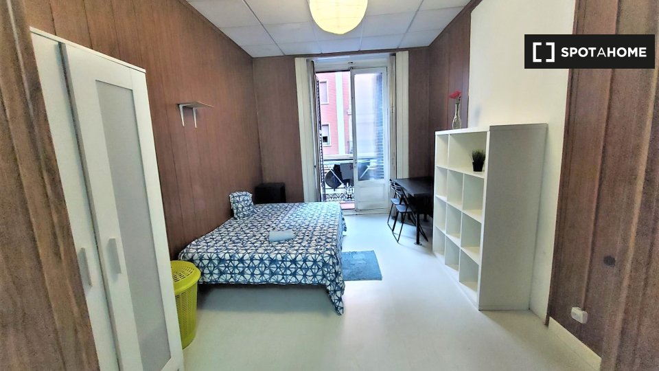 Double room Madrid, 8 beds, 170m² — photo 2