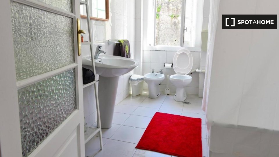 Double room Lisbon, 6 beds — photo 10
