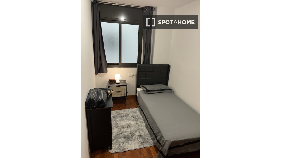 Double room Barcelona, 4 beds, 90m² — photo 5