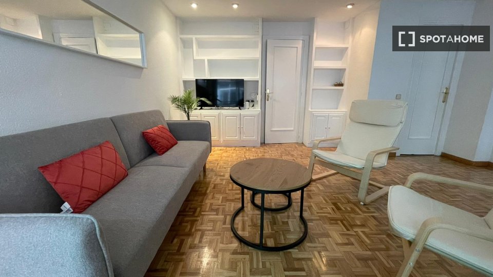 Apartment Madrid, 1 bed, 72m² — photo 3