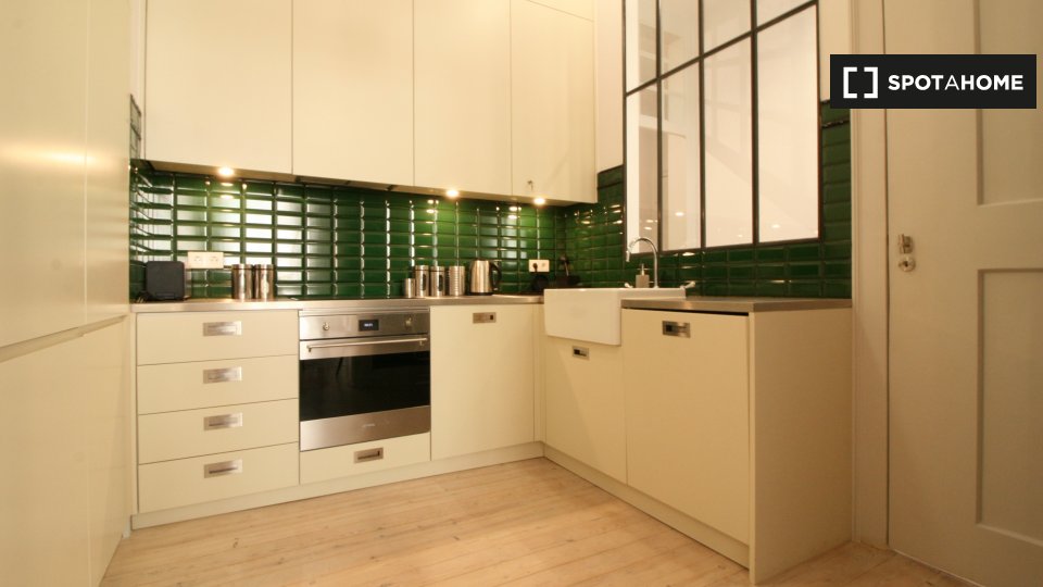 Apartment Lisbon, 3 beds, 130m² — photo 15