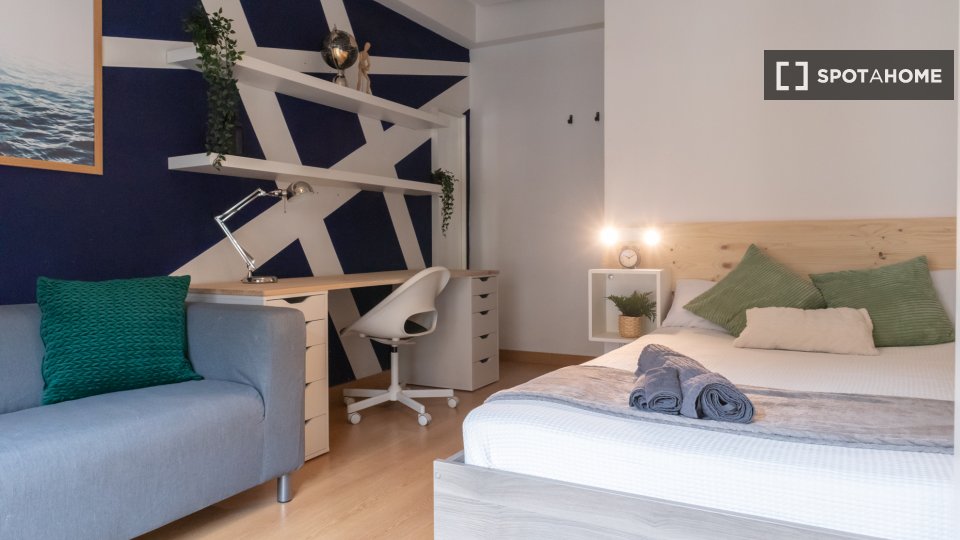 Double room Madrid, 7 beds, 140m² — photo 27