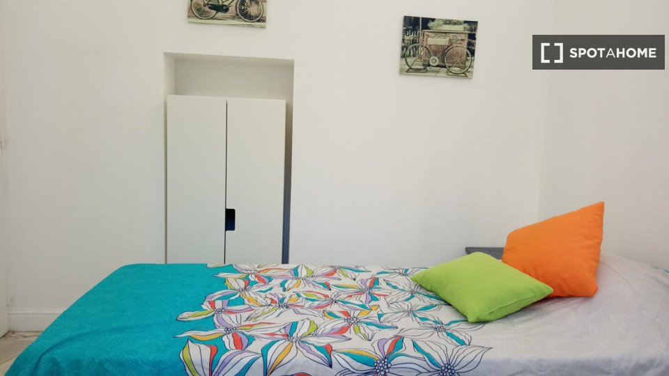 Double room Lisbon, 5 beds — photo 15