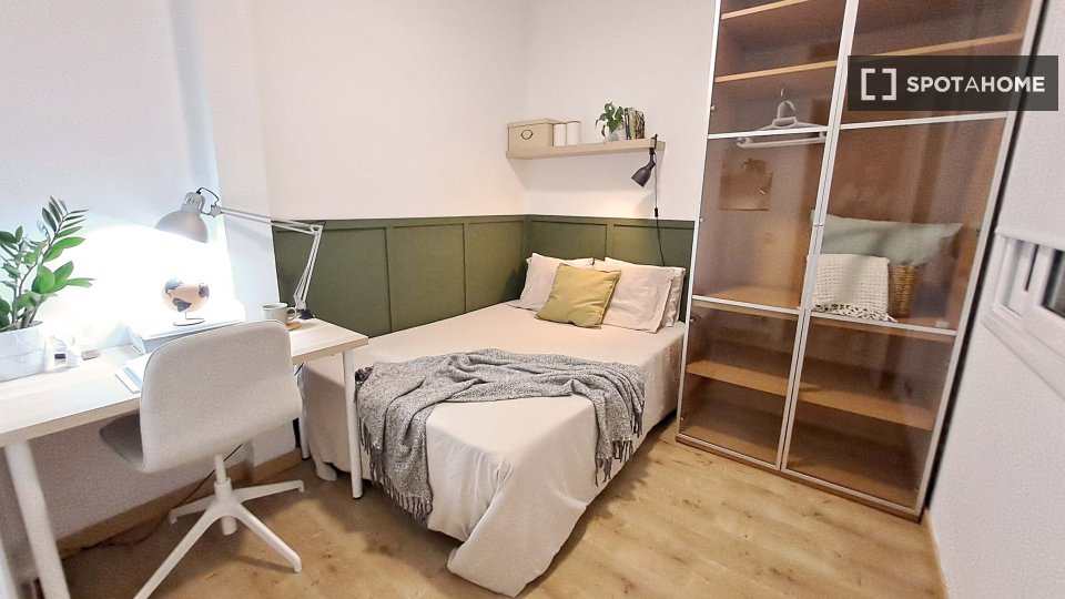 Double room Barcelona, 4 beds, 90m² — photo 30