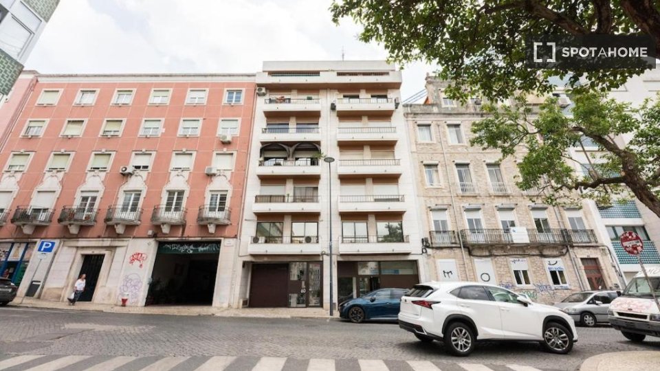 Apartment Lisbon, 2 beds, 90m² — photo 15