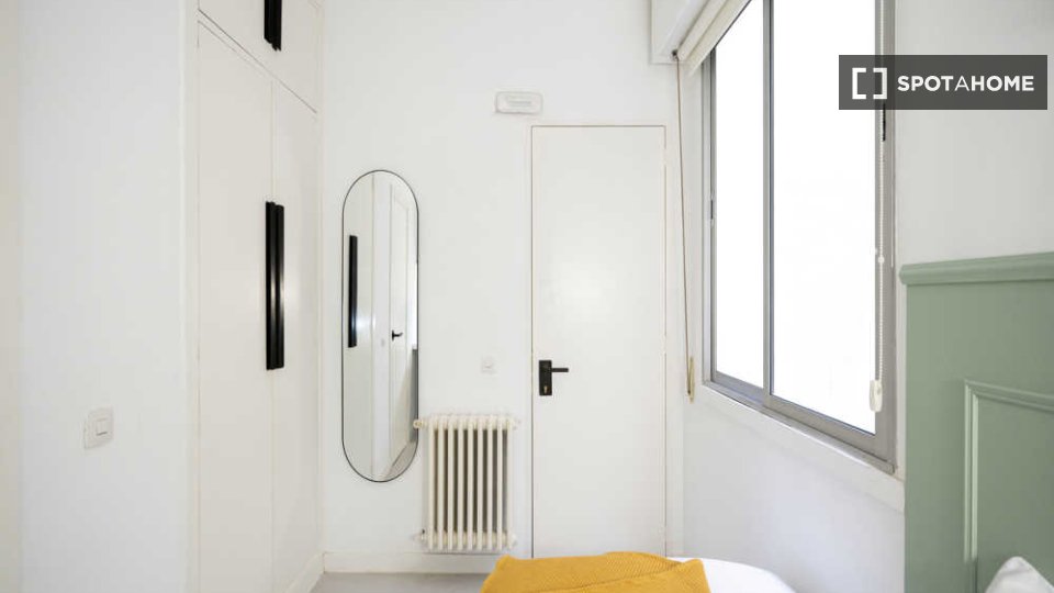 Double room Madrid, 68 beds, 2620m² — photo 38