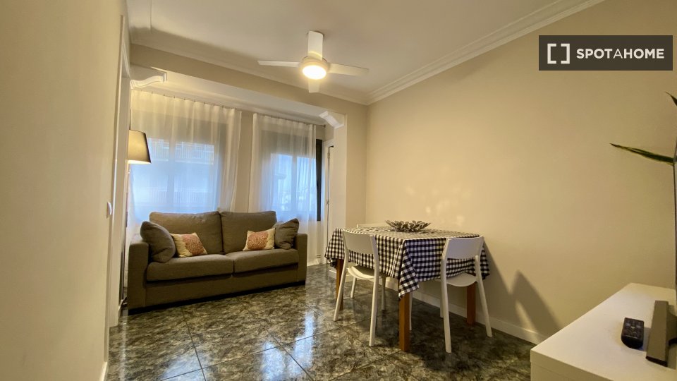 Apartment Barcelona, 3 beds, 62m² — photo 11