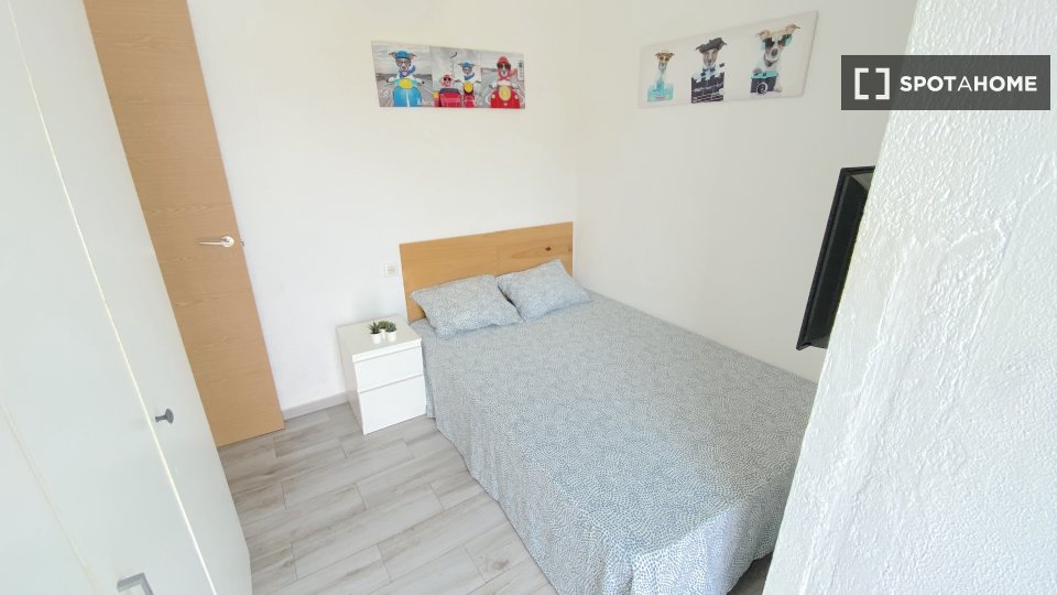 Habitación en piso compartido de 4 habitaciones en alquiler en La Palmilla.